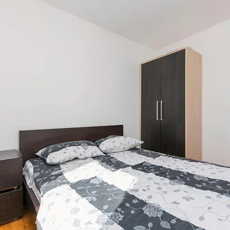 Apartment Tucak Apartamento
