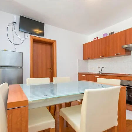Apartment Tucak Apartamento